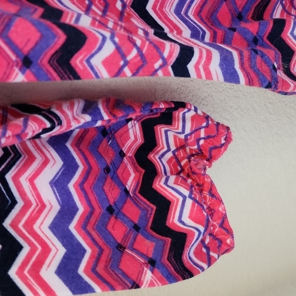 Chevron-patterned girls’ blouse by Epic Threads Size M (10/12) - Picture 3 of 5